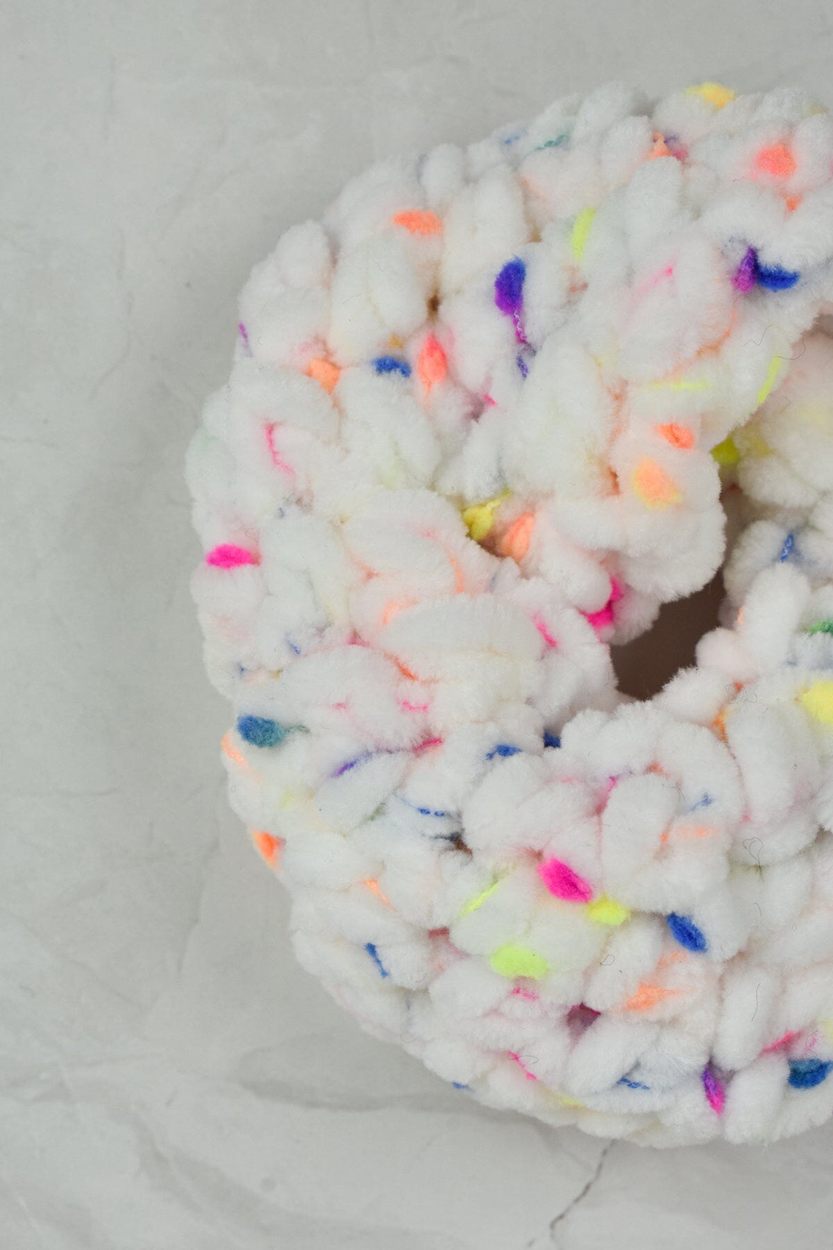 Confetti Scrunchie – Universal Yarn