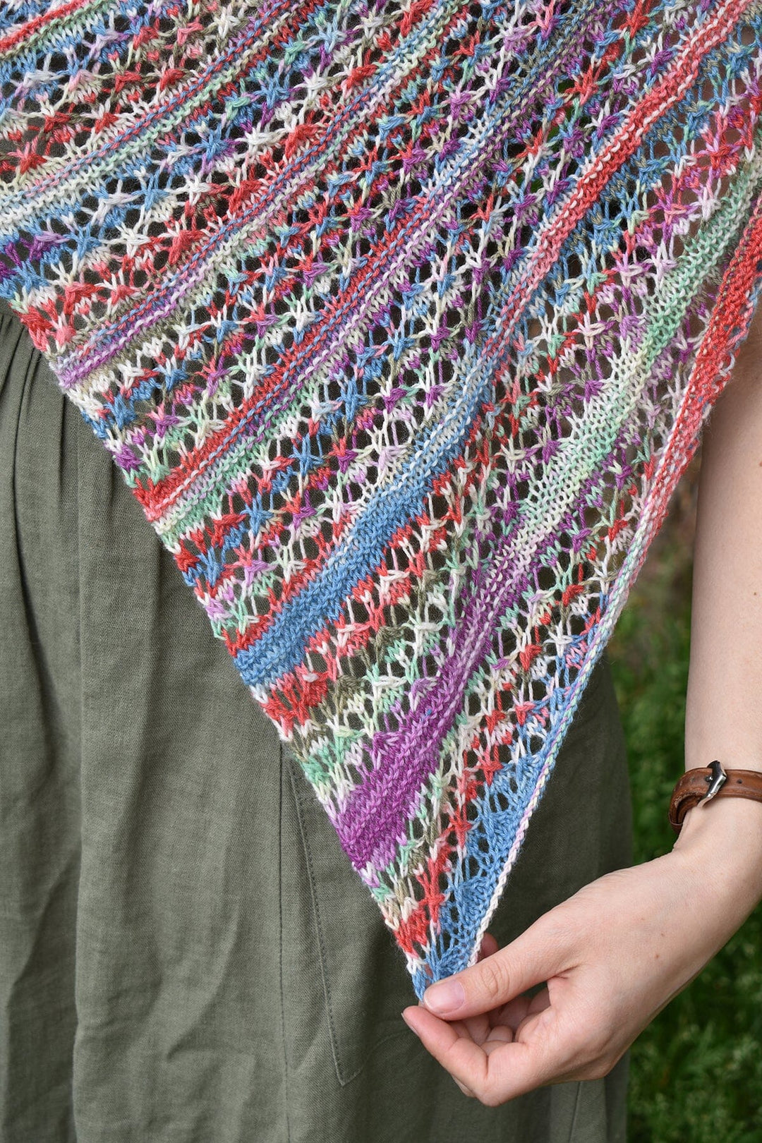 Expressionist Shawl – Universal Yarn