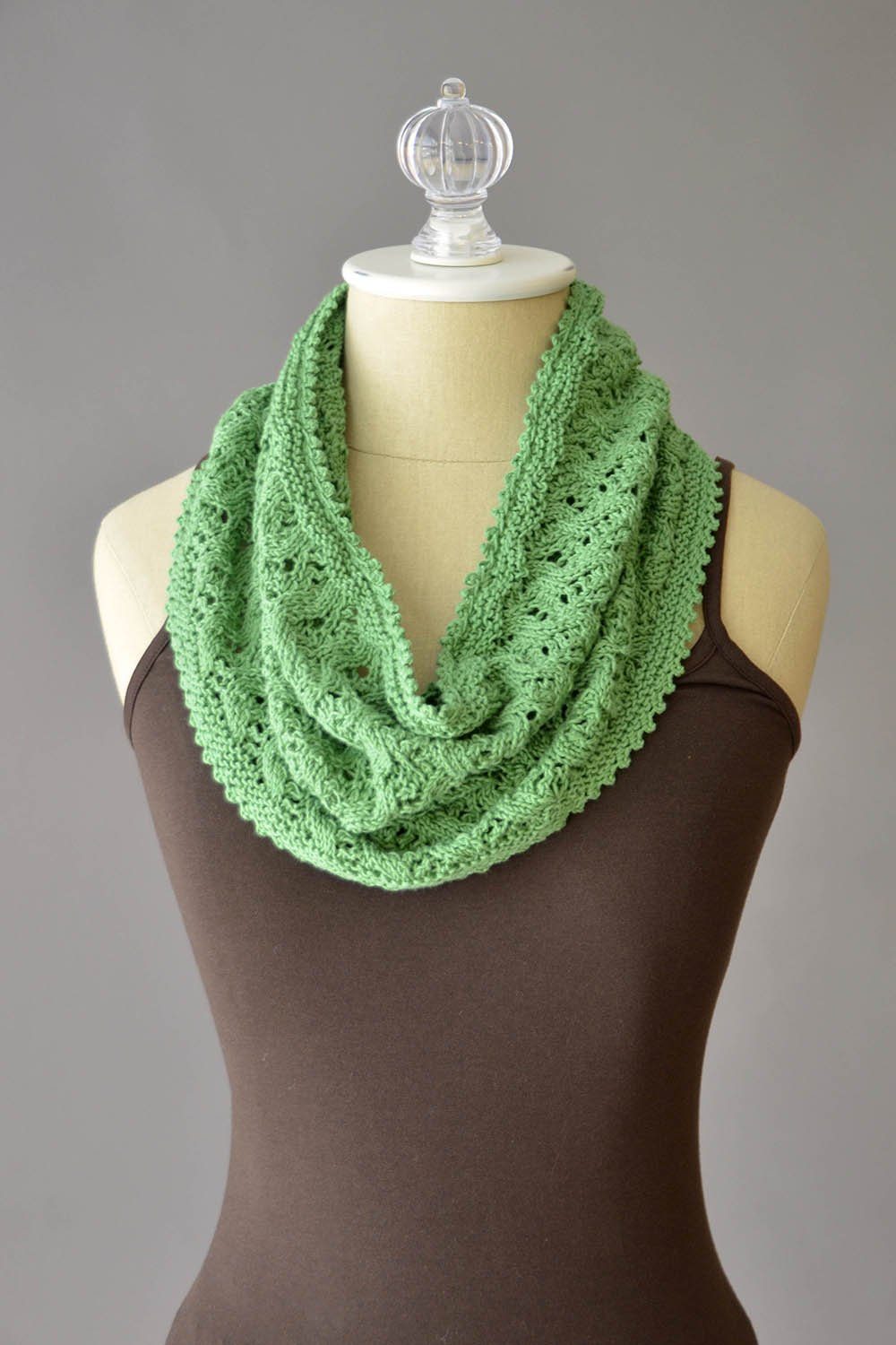 Chasing Vines Cowl – Universal Yarn