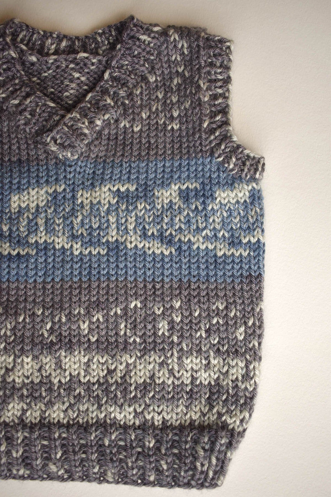 Cute Little Vest Universal Yarn