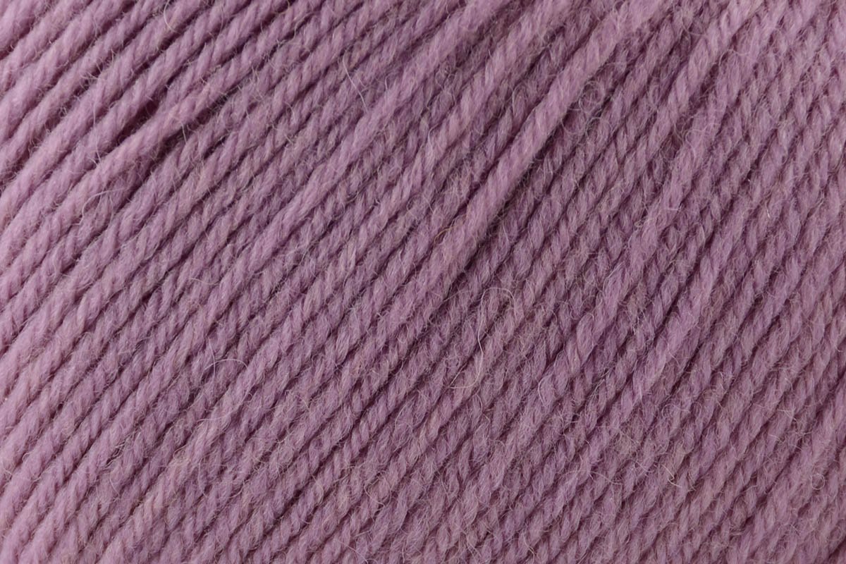 Deluxe Worsted Superwash Universal Yarn