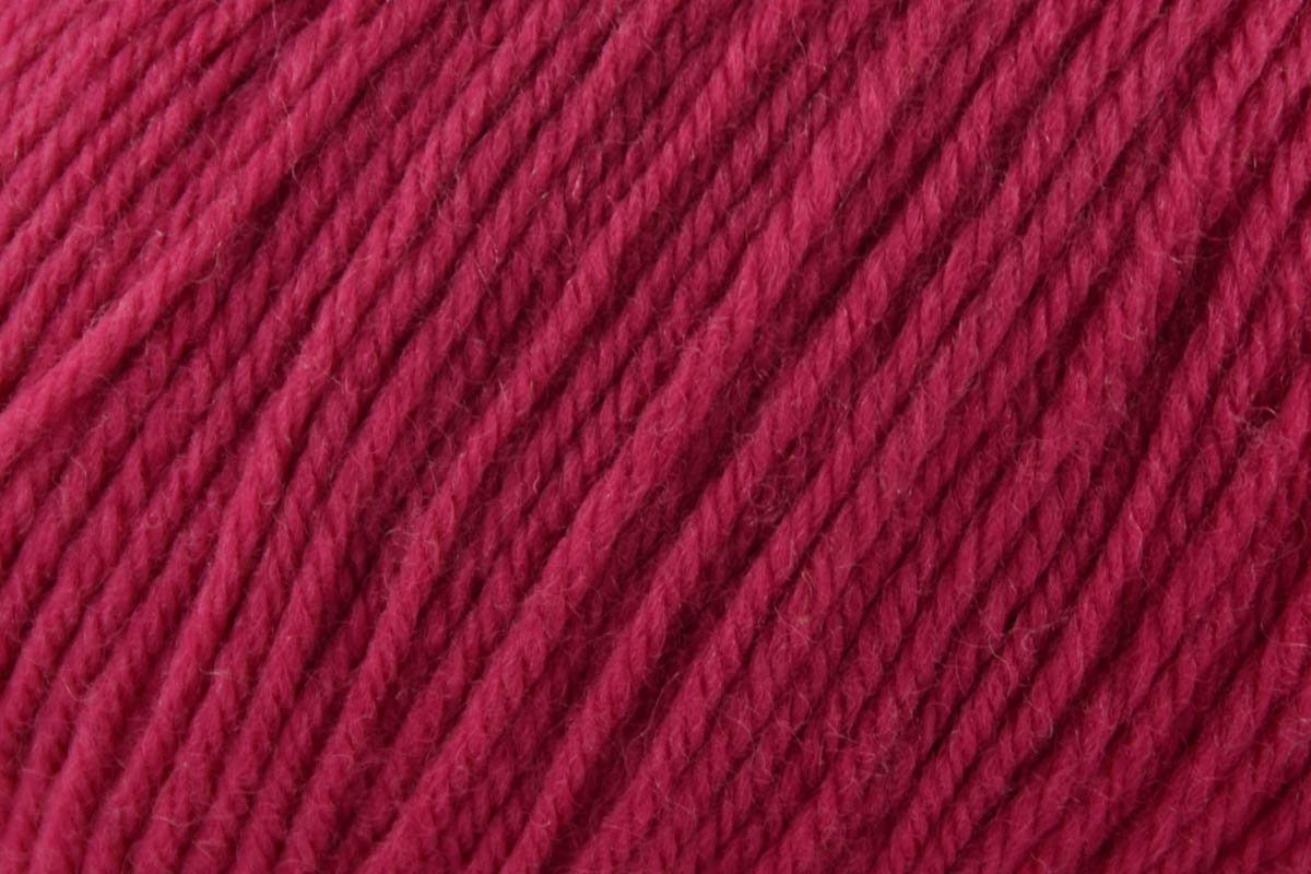 Deluxe Worsted Superwash Universal Yarn