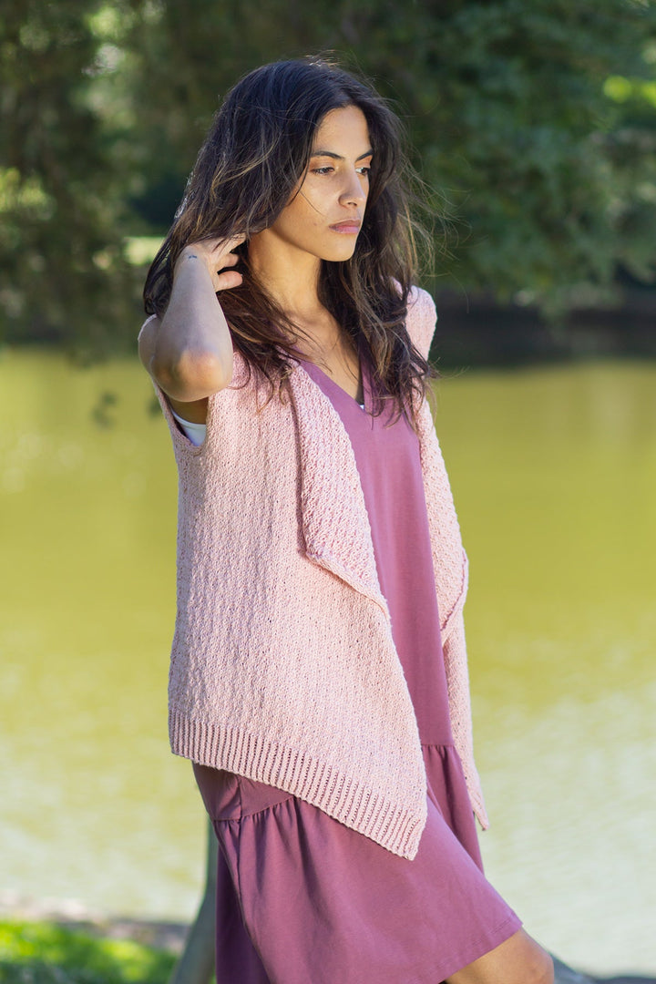 Peony Vest – Universal Yarn