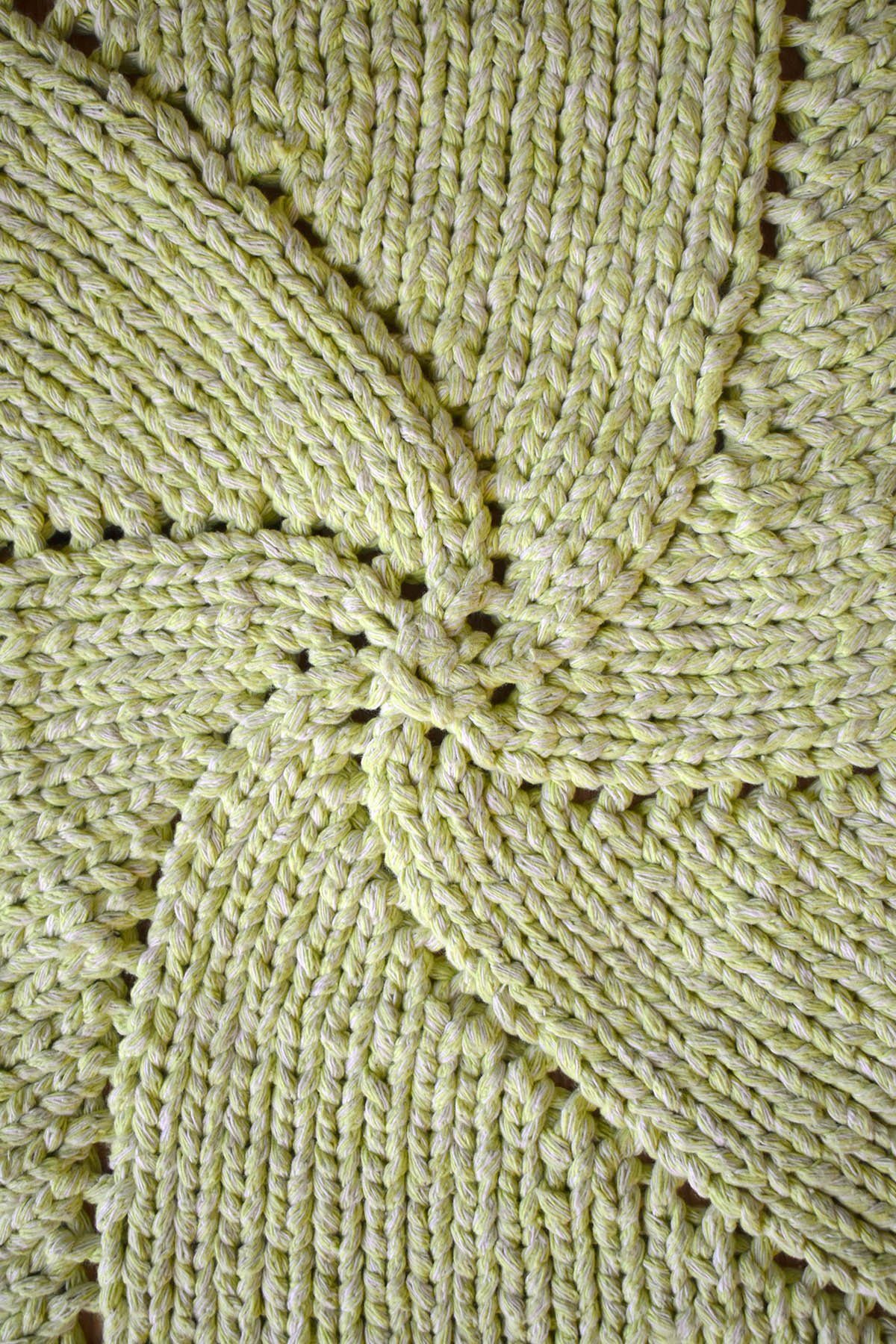 Spiral Rug – Universal Yarn